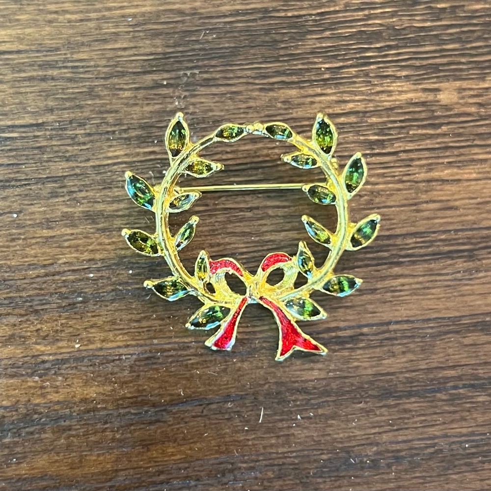 Christmas Elegant Gold, green and Red Wreath Brooch